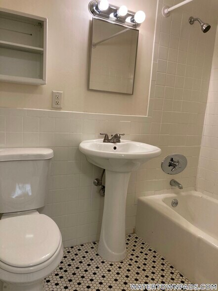 Building Photo - 16 Whites Ave