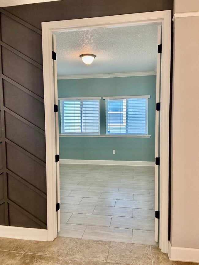 Building Photo - 30 Paradise Valley Dr