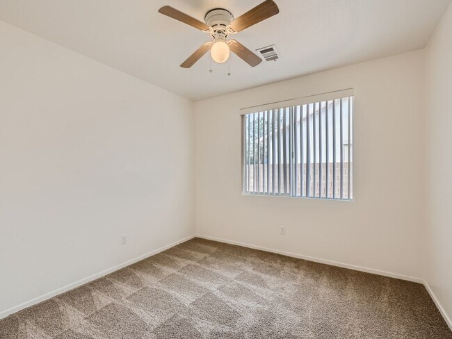 Building Photo - Cute and cozy 4 bedroom in Henderson