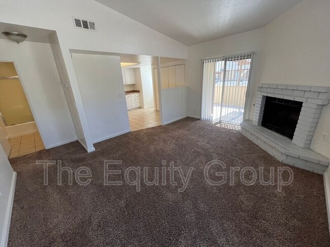 Building Photo - 4018 W Meadow Ave