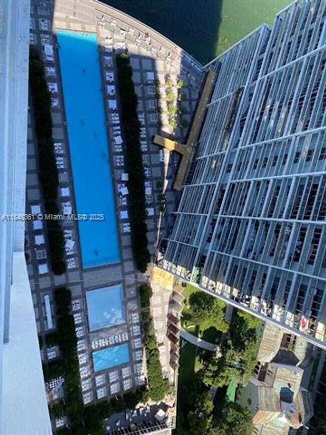 Building Photo - 475 Brickell Ave