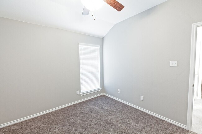 Building Photo - 3 bed plus home office for Lease