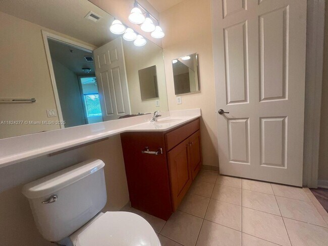 Building Photo - 3500 Oaks Clubhouse Dr