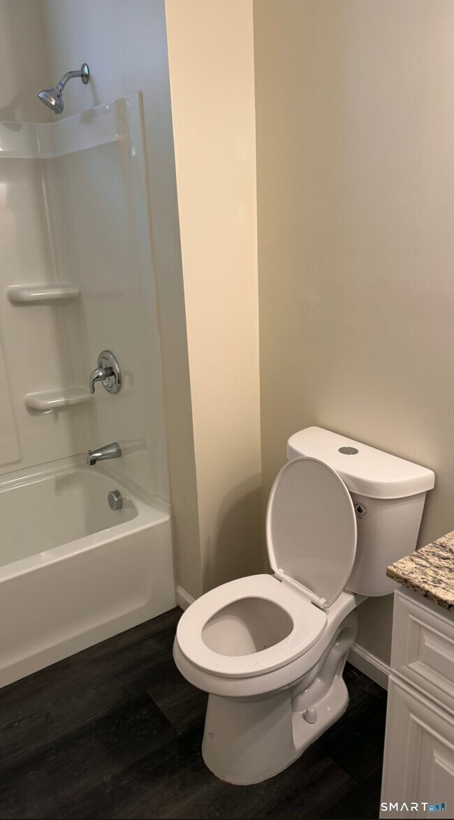 Building Photo - 48 Brook St