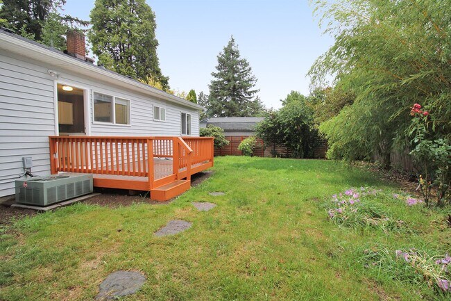 Building Photo - 224 NE 127th Ave