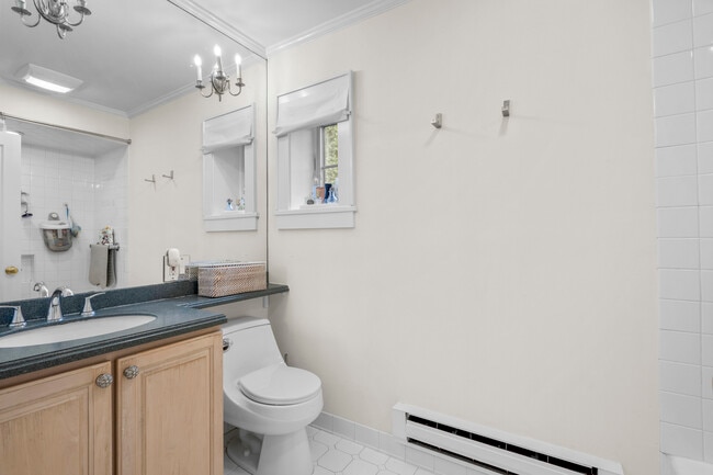 Building Photo - 39 Hillcrest Ave