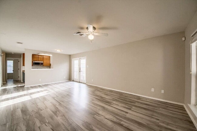 Building Photo - Charming 3-bedroom, 2-bathroom home in Wildhorse!
