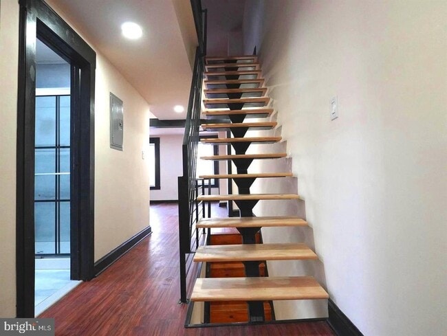 Building Photo - 5013 Chester Ave