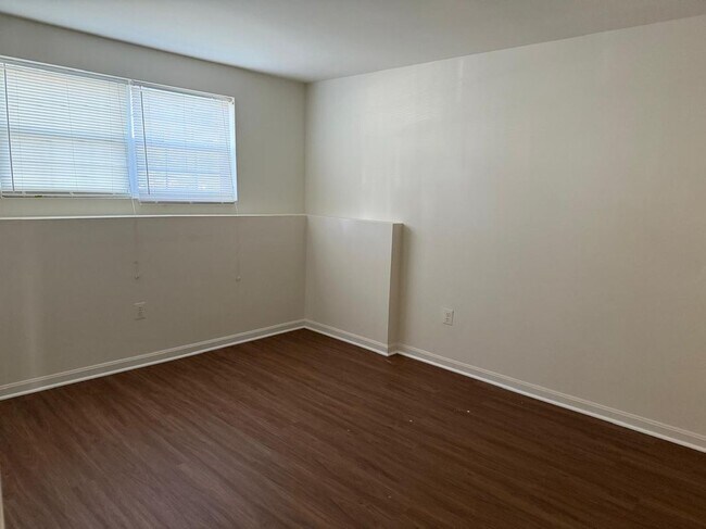 Building Photo - 8707 Farnham Way