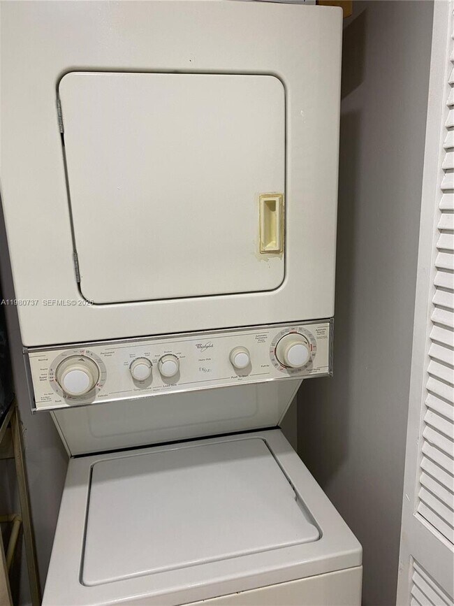 Building Photo - 1280 S Alhambra Cir