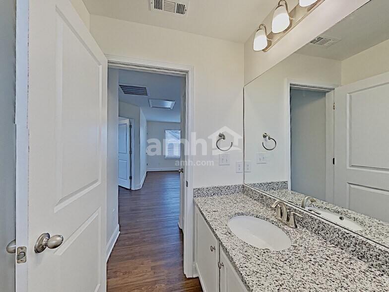 Building Photo - 5153 Jack Byrnes Dr