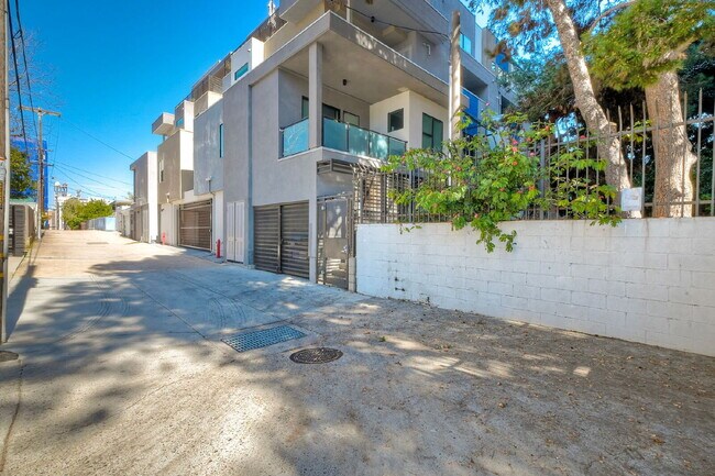 Building Photo - Luxury Hillcrest Home for Rent in San Diego