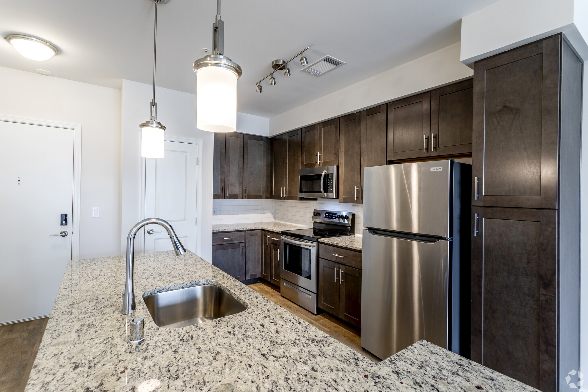 1 BR, 1 BA - 807 SF - Beechtree Apartments