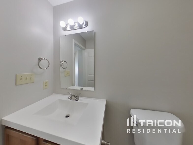 Building Photo - 3636 Black Locust Dr