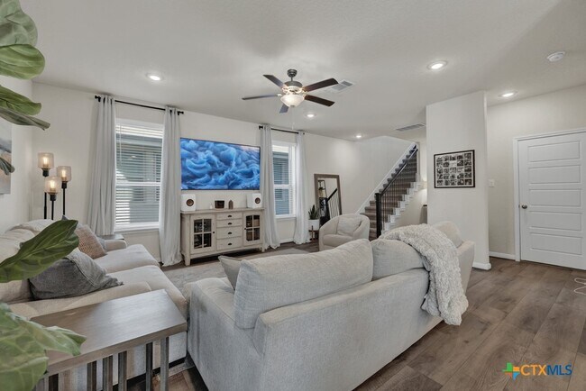 Building Photo - 816 Windflower