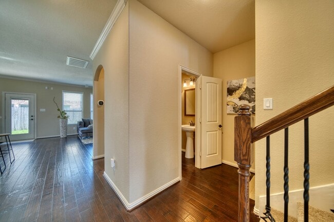 Building Photo - 6303 Wood Creek Ln
