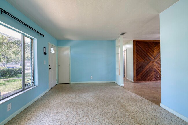 Building Photo - 1133 Bradenton Rd