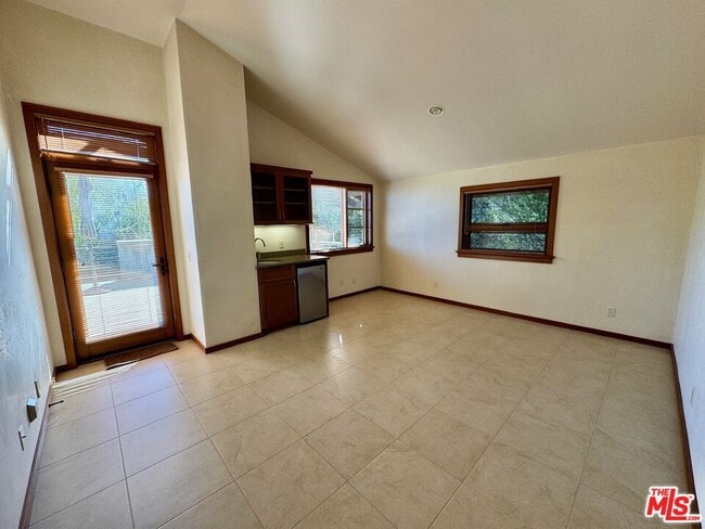 Building Photo - 401 Nicholas Ln