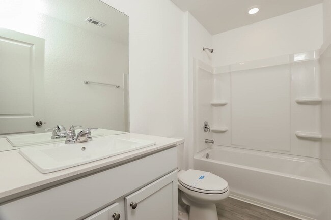 Building Photo - 3222 Roslyn Grist