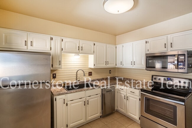 Building Photo - 692 Bridger Dr