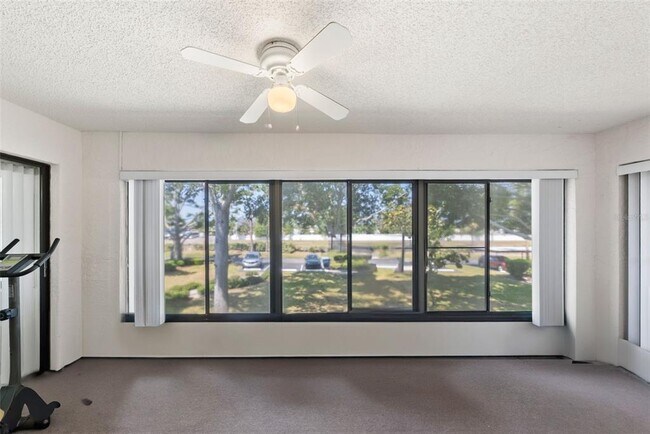 Building Photo - 2693 Sabal Springs Cir