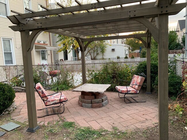 Building Photo - 223 Dodd St