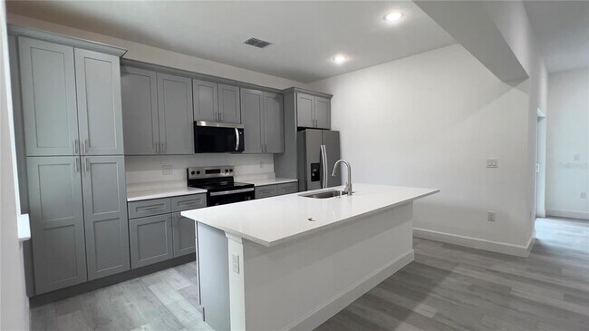Building Photo - 16457 SW 27th Ave