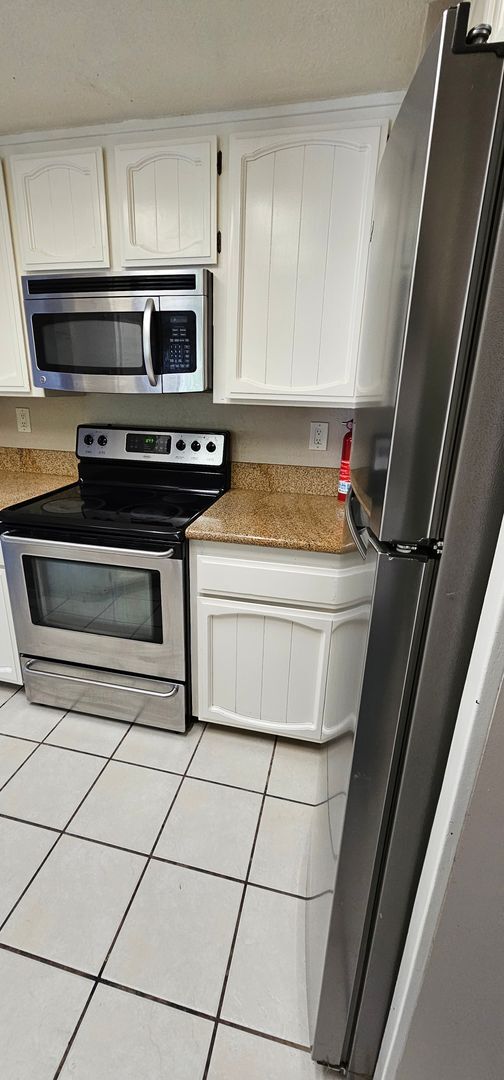 Building Photo - 715 Mikkelsen Dr