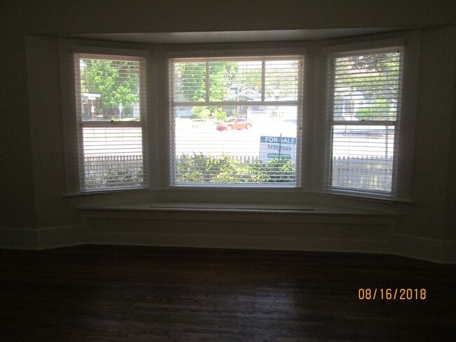 Building Photo - *DEPOSIT PENDING* Charming 2 Bedroom, 1 Bathroom with loft near Downtown.