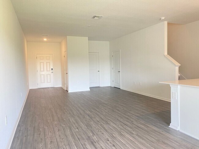 Building Photo - Almost New 3/2/1 Modern Townhome!