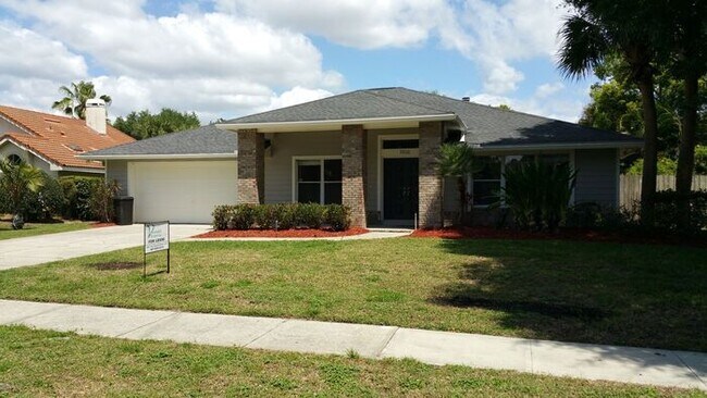 Primary Photo - Spacious 4/2.5 Pool Home with 2-Car Garage...