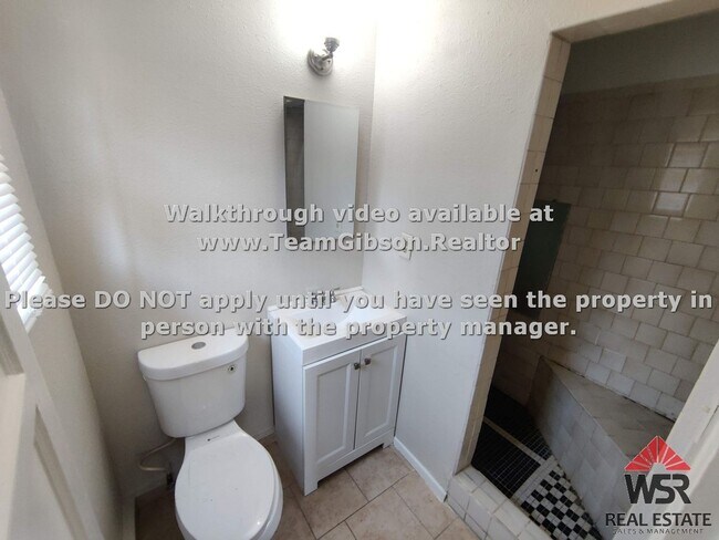 Building Photo - 4 Bedroom / 2 Bathroom Home.