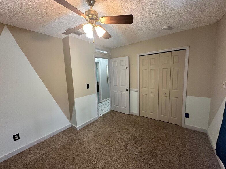 Building Photo - 9044 Pineapple Rd