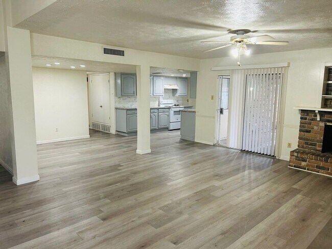 Building Photo - 16902 Castle Fraser Dr