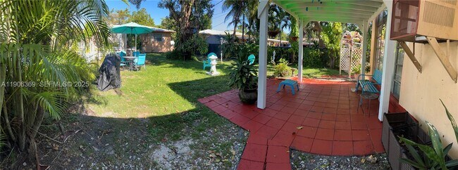 Building Photo - 2618 Lincoln St