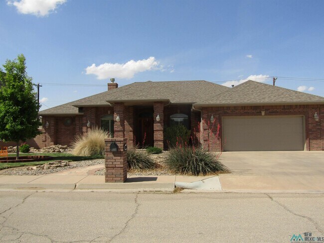Building Photo - 2104 W Ray Ave