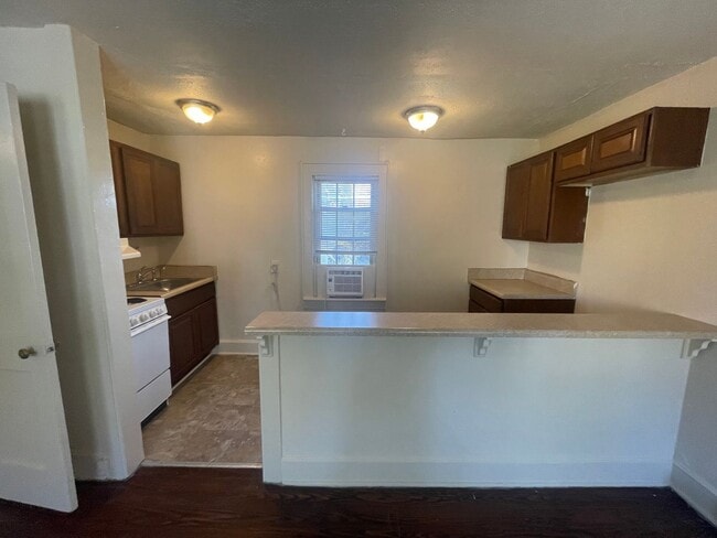 Building Photo - 126 Suffolk Ave