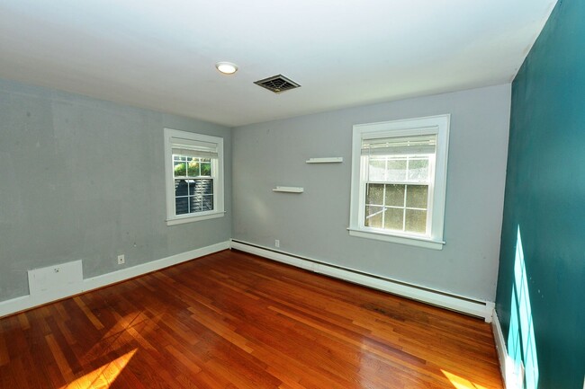 Building Photo - Water View, private wooded lot on dead end...