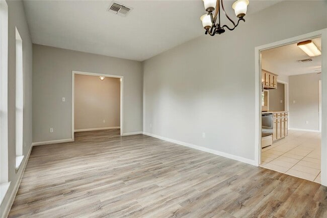 Building Photo - 25703 Pepper Ridge Ln