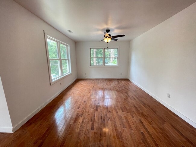 Building Photo - Big and Beautiful House with attached 1br ...
