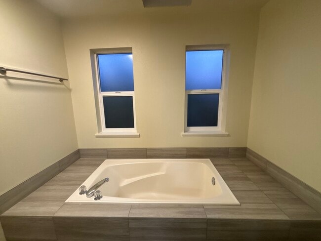 Building Photo - 1266 NW Timber Shadow Ct