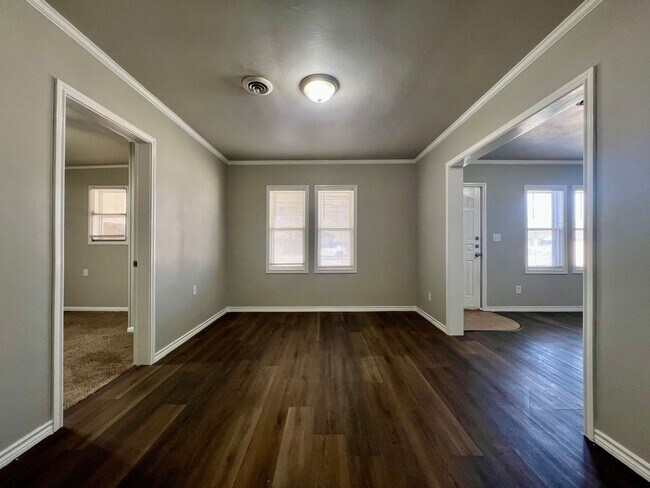 Building Photo - Charming 3 Bedroom Home in Slaton!