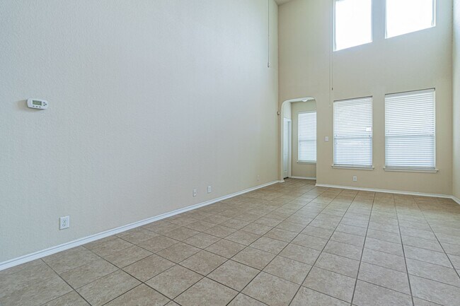 Building Photo - Great 4 bedroom 2.5 bath in Wildhorse
