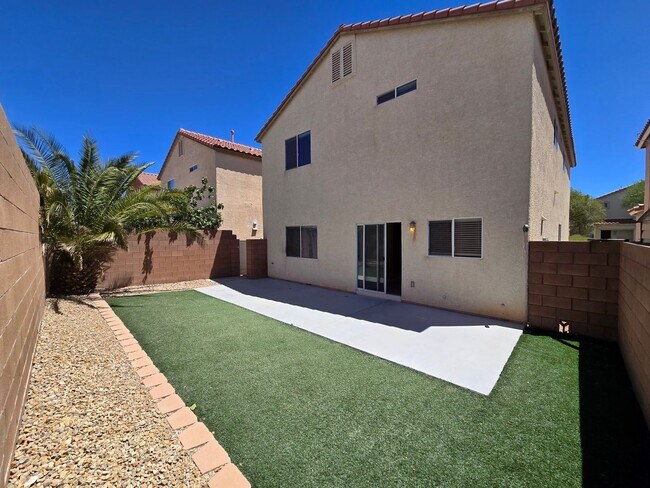 Building Photo - A Stunning 4 Bedroom Home in South West La...