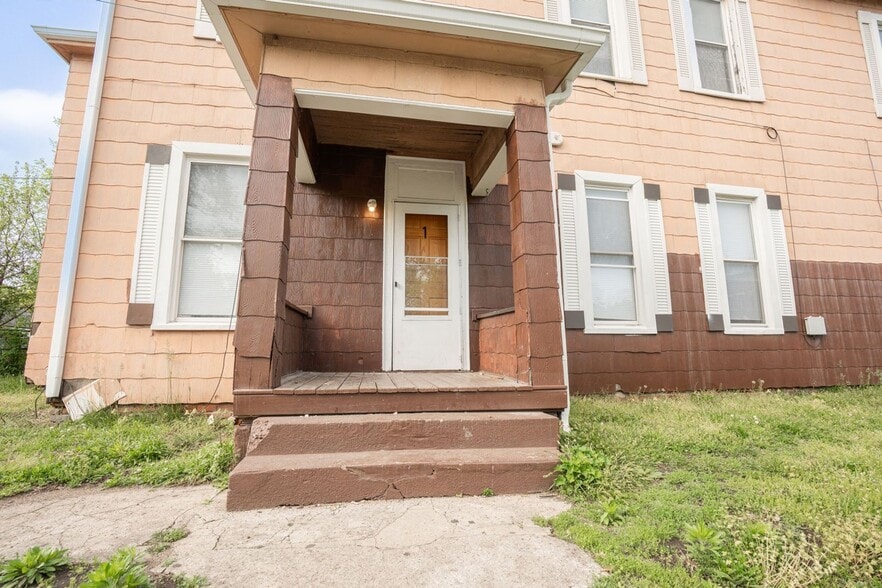 Building Photo - 731 S 7th St