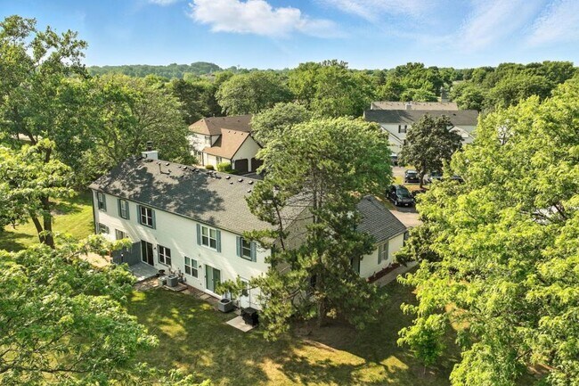 Building Photo - 2621 Wingate Ct