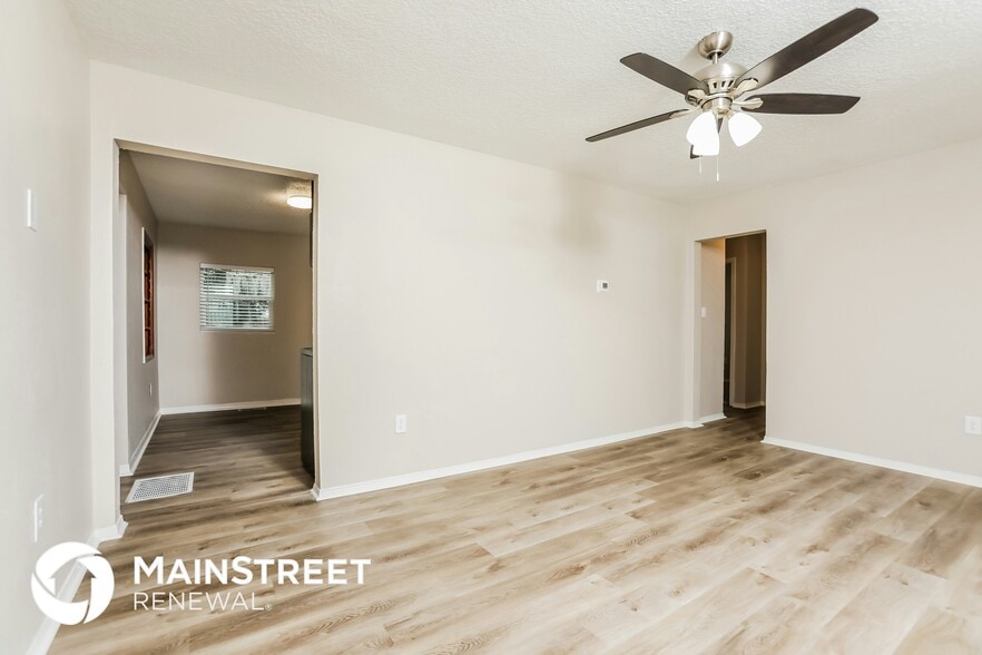 Building Photo - 1171 Lakeview Dr