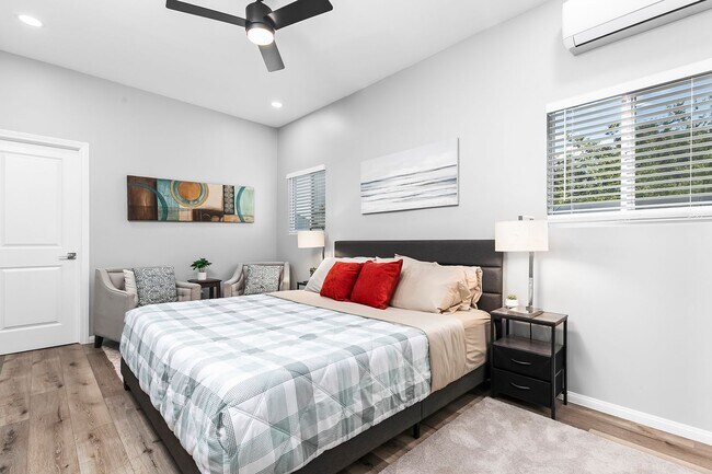 Building Photo - Newly furnished and remodeled 2 bed 2 bath!