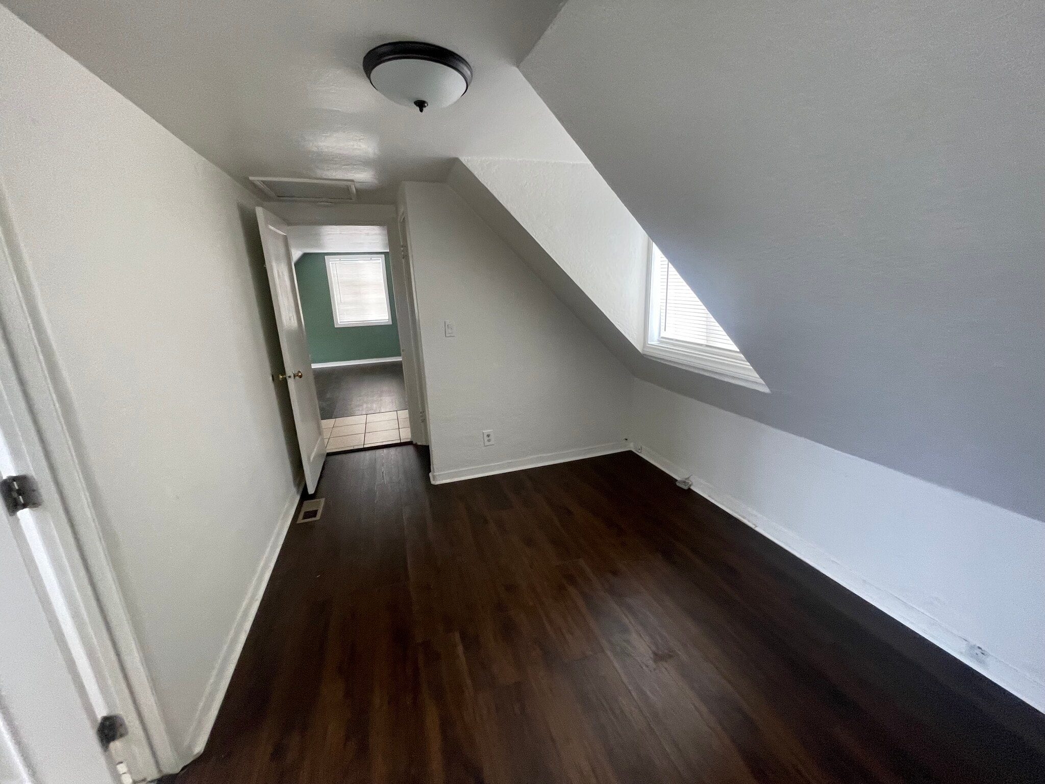 Building Photo - 1131 E Whiting Ave