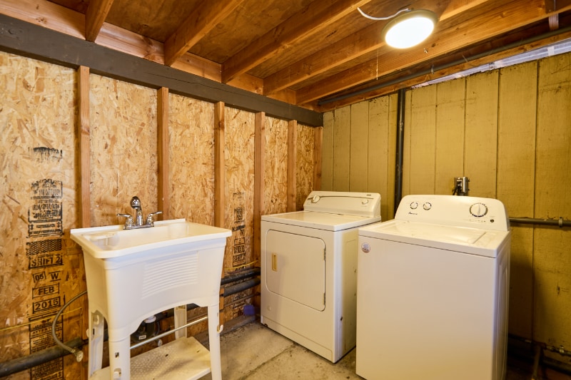 Building Photo - 781 Elm St